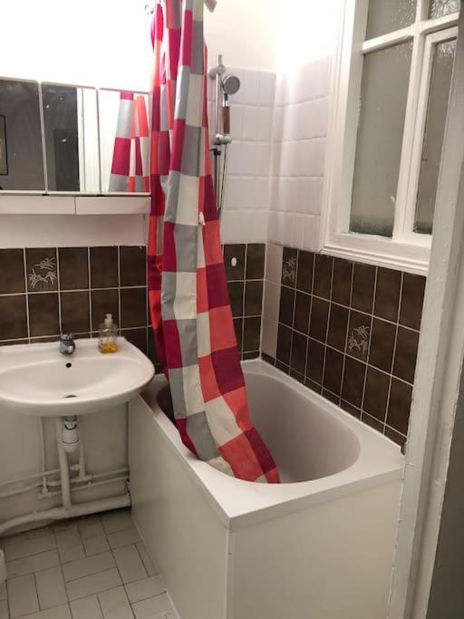 Beau Appartement,Proche De Metro Paris Exteriör bild
